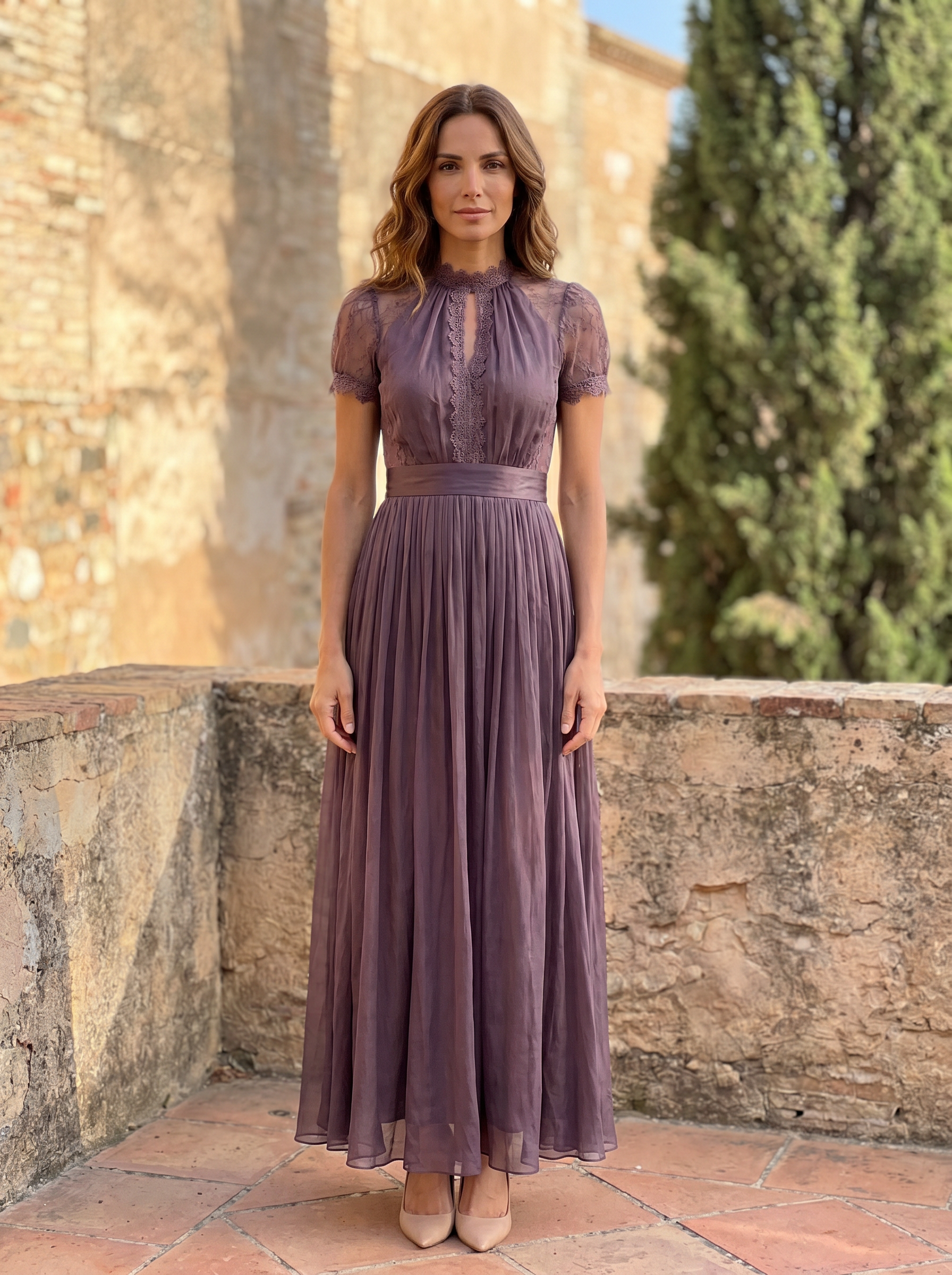 Flavia | Vestido largo con escote en forma de llave y borde de encaje de chifon