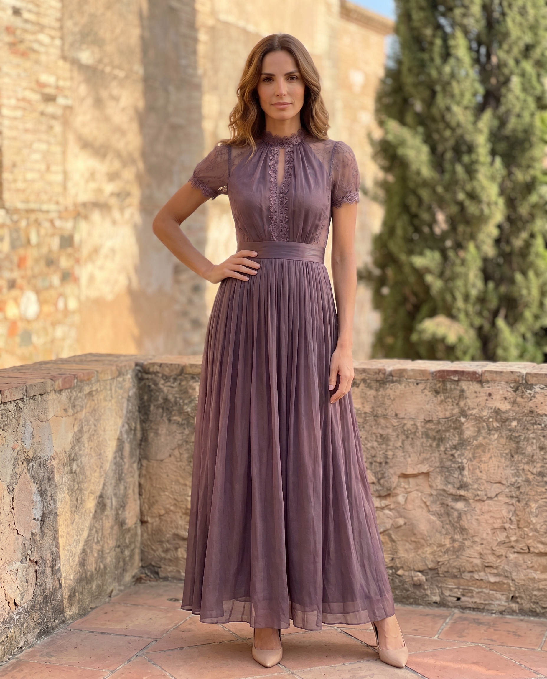 Flavia | Vestido largo con escote en forma de llave y borde de encaje de chifon